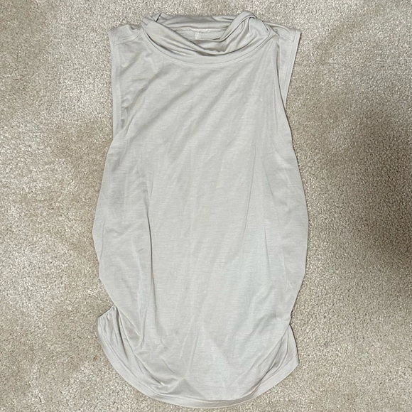 Lululemon tank - Picture 1 of 4